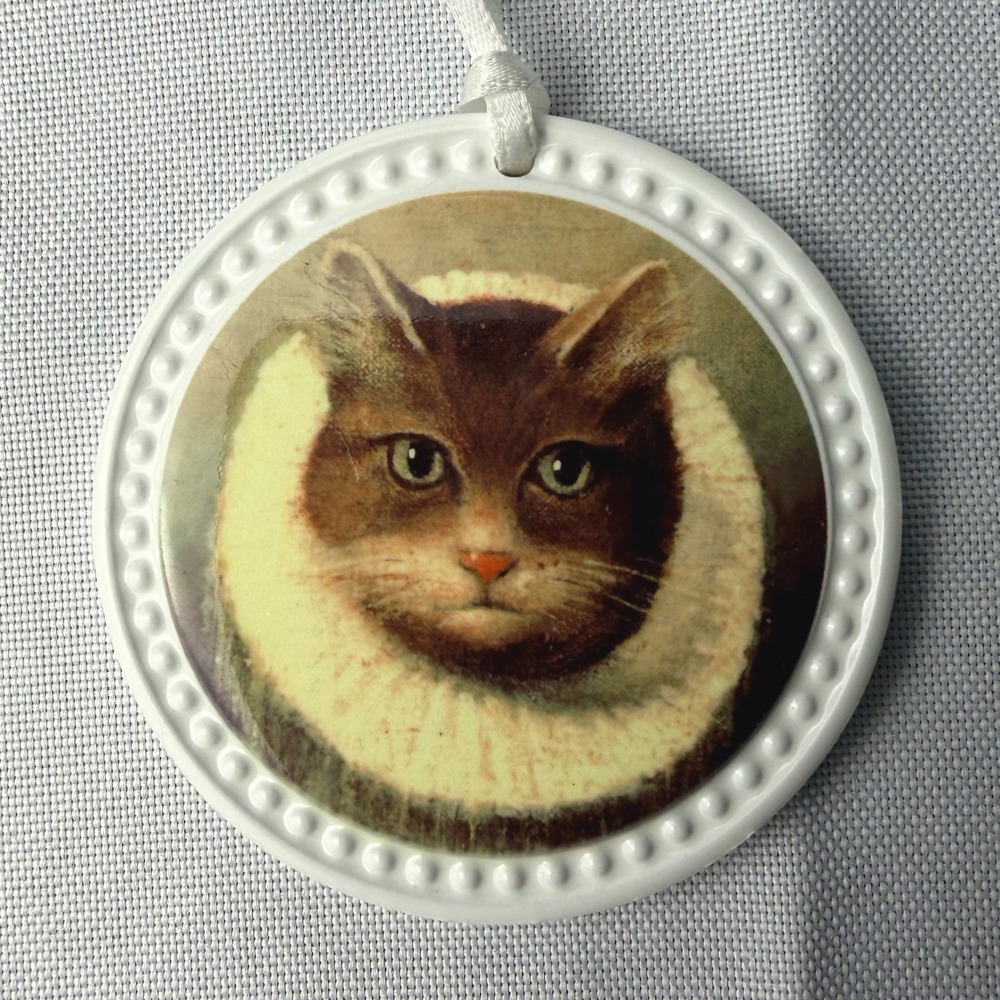Mark Twain "Cat in a Ruff" Ceramic Ornament Barlow Art Crazy Cat Lady Gift 2.5"